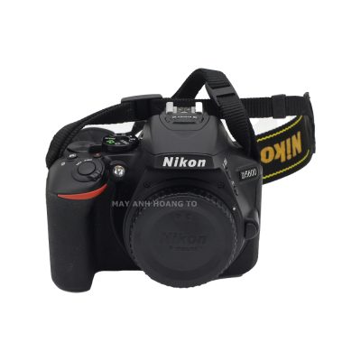 Nikon D5600 + lens kit 18-55mm VR II cũ