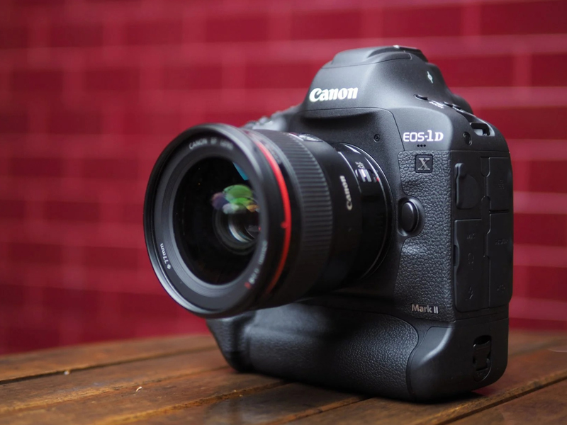 Dòng máy ảnh Full Frame Canon EOS-1D X Mark II