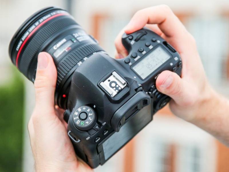 Máy ảnh Canon chuyên nghiệp nào tốt? Đánh giá chi tiết từng sản phẩm