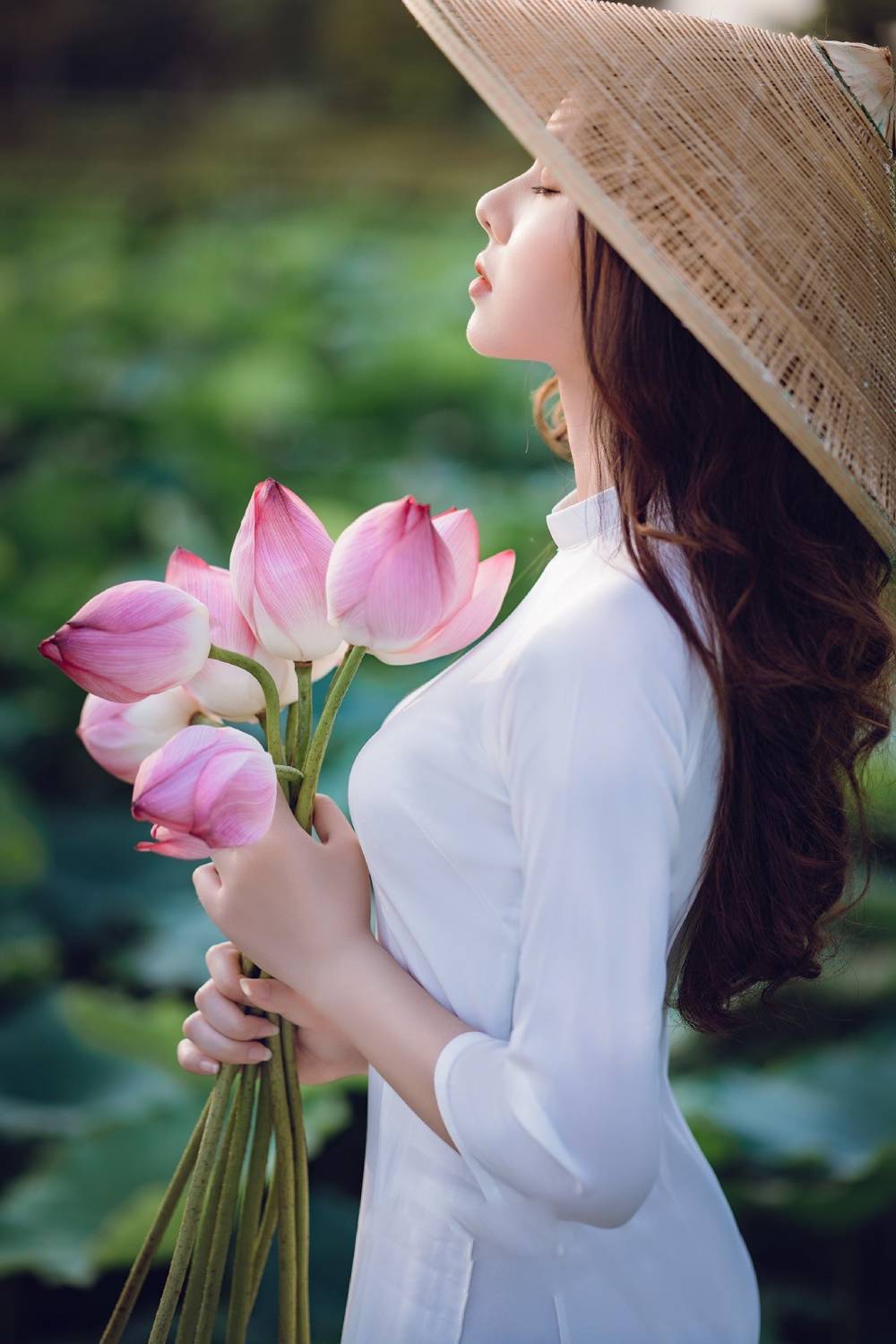10+ Tư thế chụp ảnh sống ảo tại hồ sen cực đẹp
