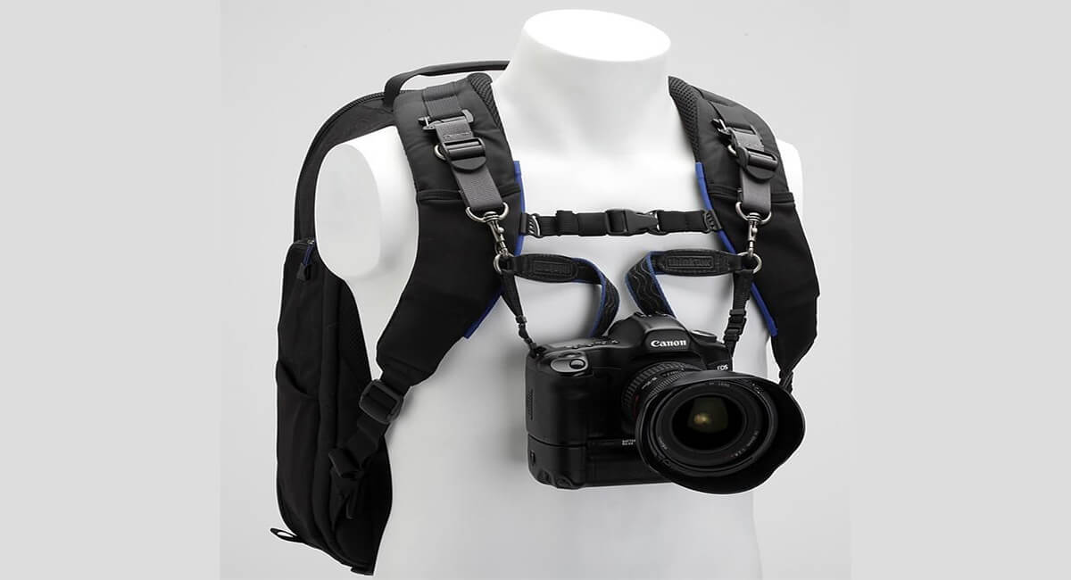 Dây đeo ngực là loại dây đeo được thiết kế để đeo máy ảnh xung quanh ngực