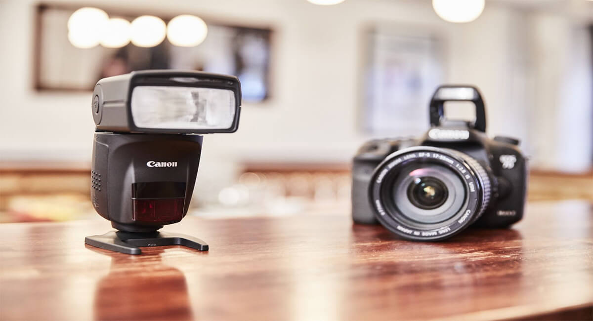 Đèn flash máy ảnh là loại phụ kiện này có thể giúp tăng độ sáng và rõ nét của hình ảnh Đèn flash máy ảnh là loại phụ kiện này có thể giúp tăng độ sáng và rõ nét của hình ảnh