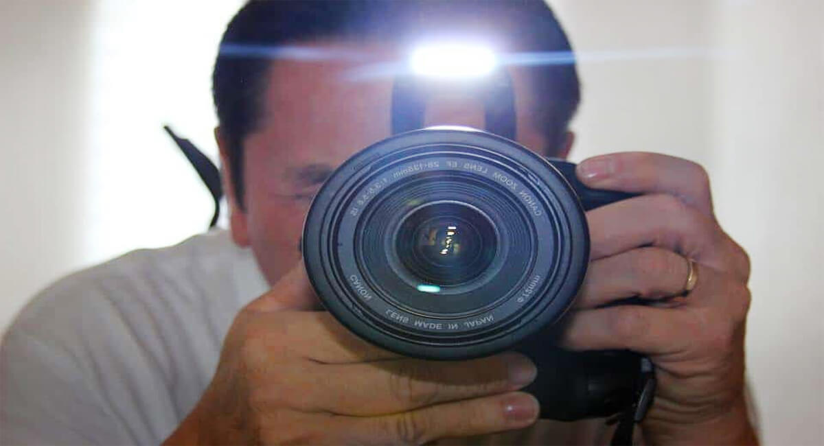 Khi bảo quản đèn flash cho máy ảnh cần tránh va chạm hoặc gỉ sét Khi bảo quản đèn flash cho máy ảnh cần tránh va chạm hoặc gỉ sét