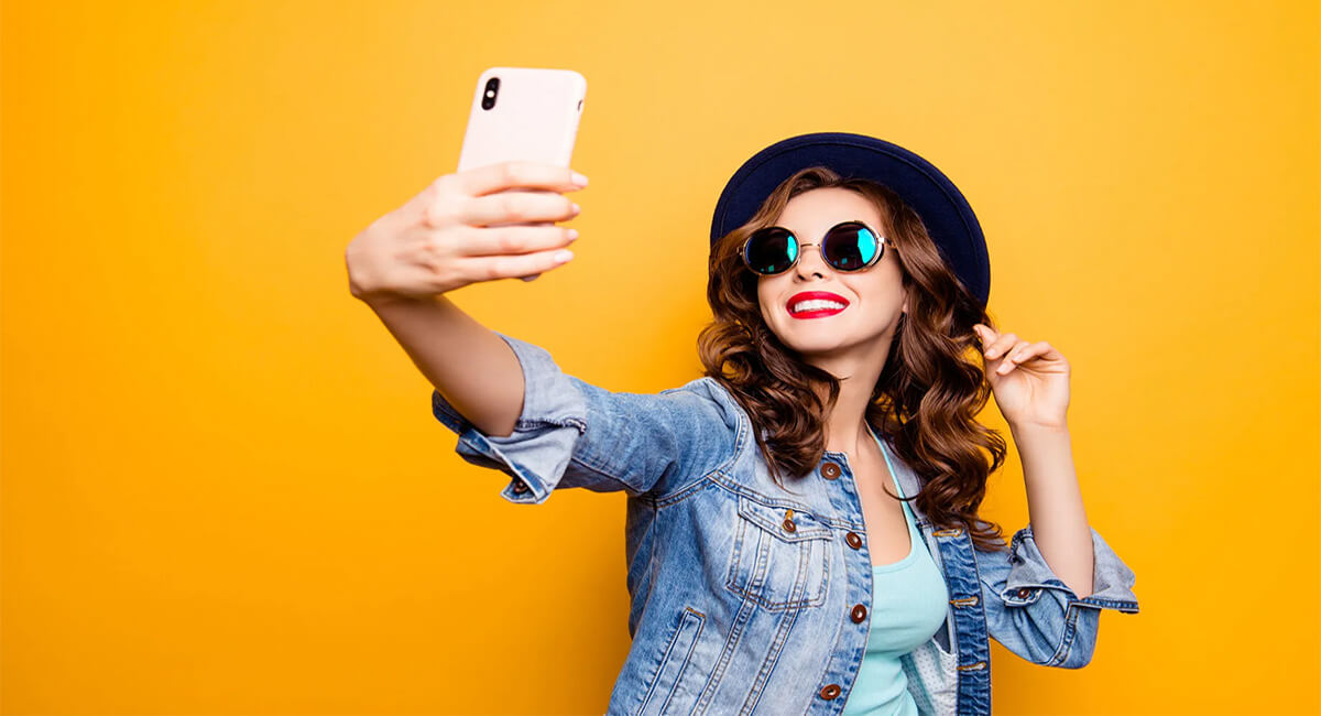 Thử ngay các cách tạo dáng chụp ảnh tự sướng cho các bạn nữ