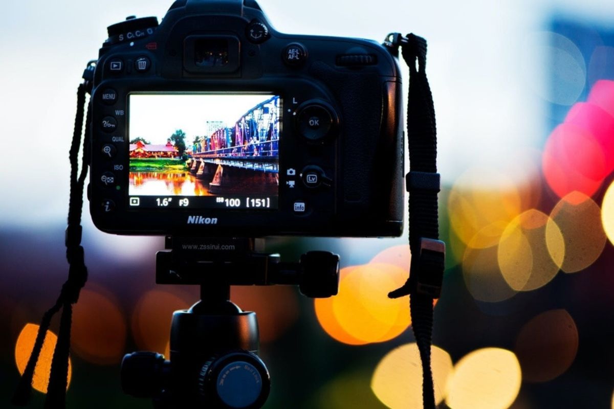 Ống kính và khẩu độ là hai yếu tố ảnh hưởng đến độ sâu trường ảnh Ống kính và khẩu độ là hai yếu tố ảnh hưởng đến độ sâu trường ảnh