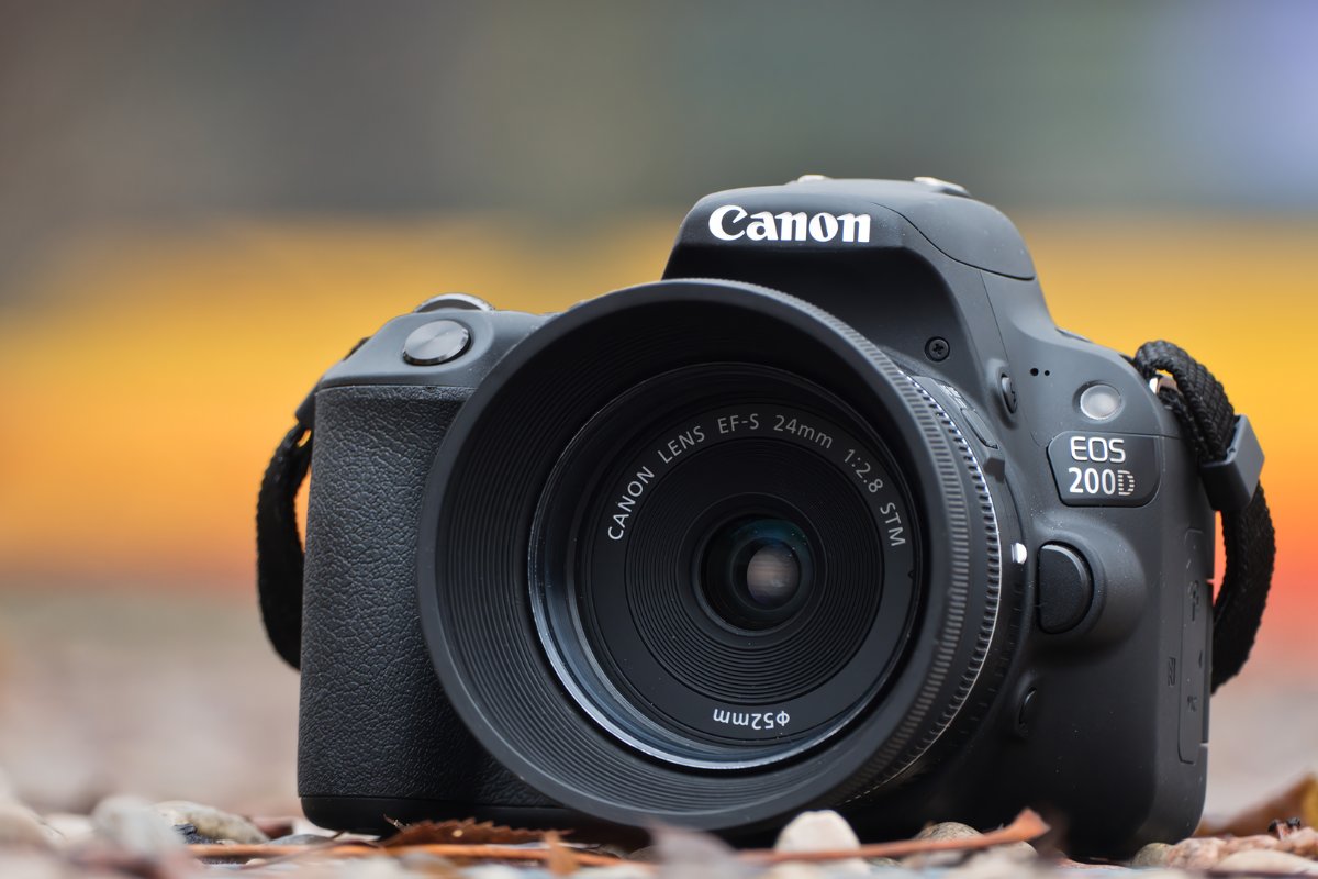 Canon EOS 200D là một trong những cái máy hình ảnh DSLR tầm trung rất rất phù phù hợp với người mới mẻ bắt đầu