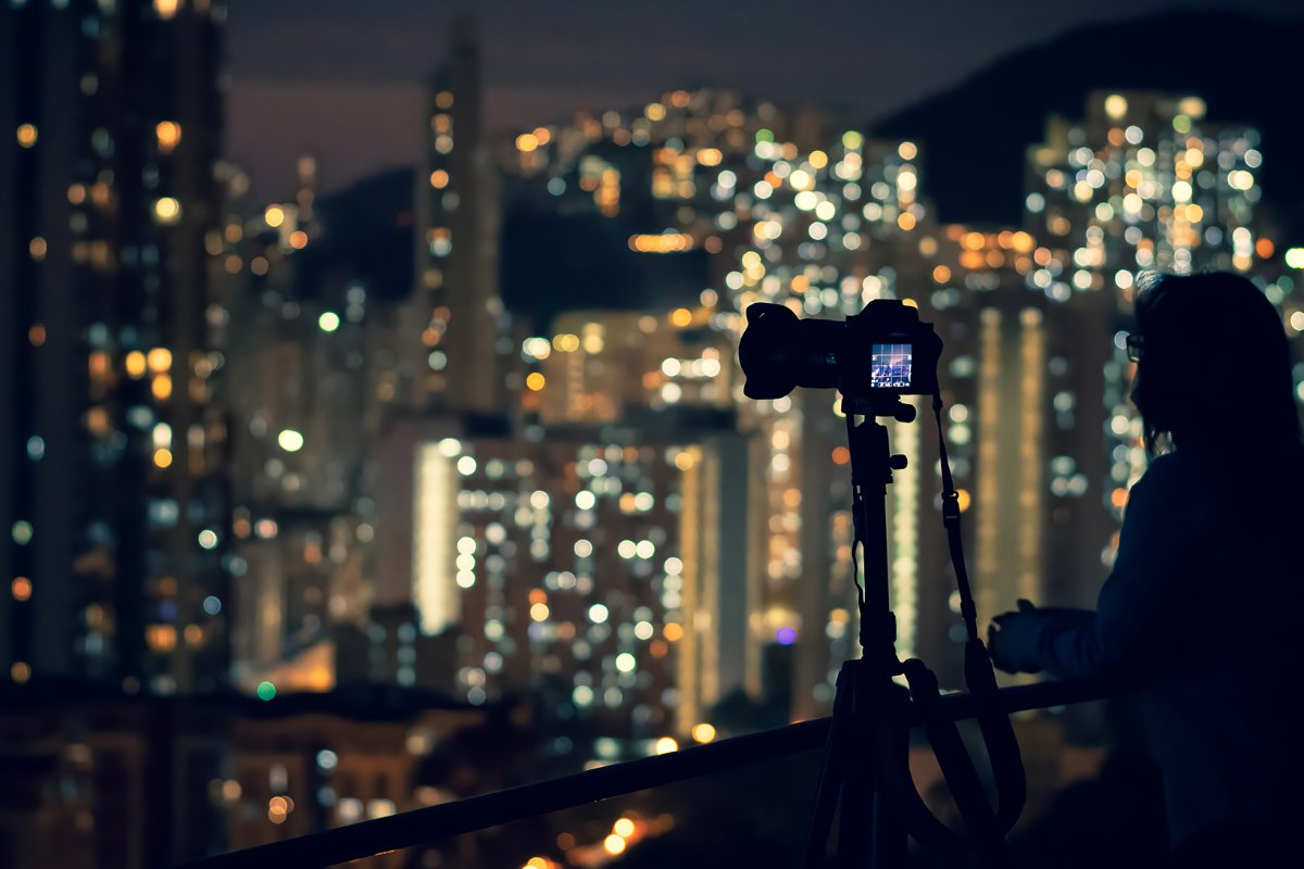 Việc sử dụng chân máy ảnh là một cách quan trọng để có thể tạo ra những bức ảnh buổi tối đẹp Việc sử dụng chân máy ảnh là một cách quan trọng để có thể tạo ra những bức ảnh buổi tối đẹp