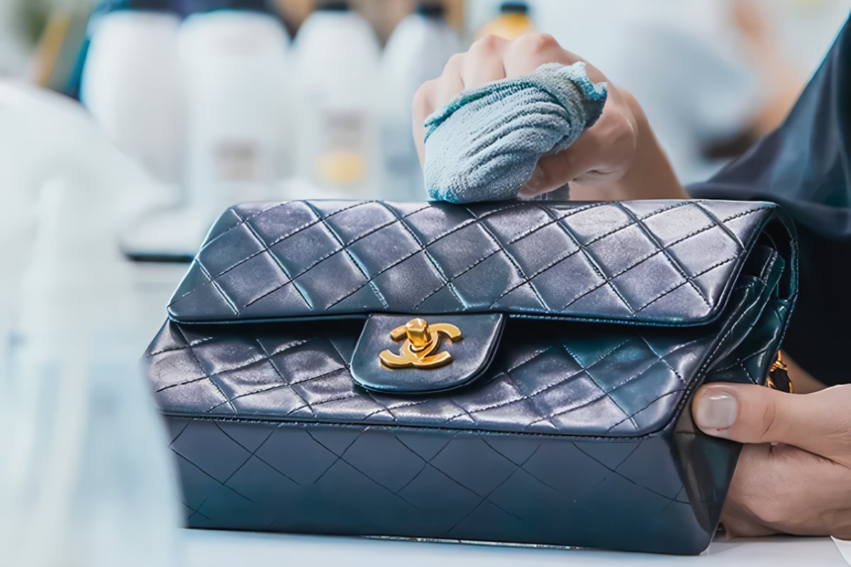 Chúng ta cần đảm bảo bề mặt túi luôn sạch sẽ để có được những bức ảnh đẹp Chúng ta cần đảm bảo bề mặt túi luôn sạch sẽ để có được những bức ảnh đẹp