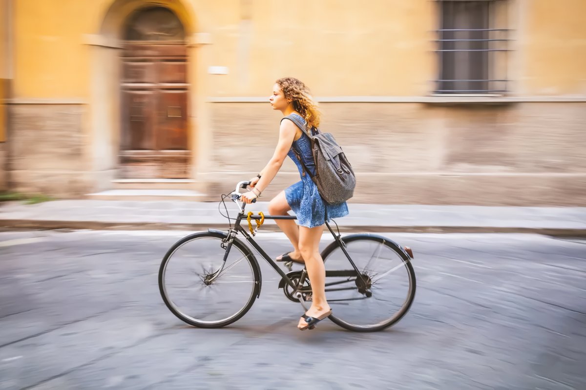 Góc máy trung tâm được thực hiện khi đặt nhân vật chính ở giữa khung hình Góc máy trung tâm được thực hiện khi đặt nhân vật chính ở giữa khung hình