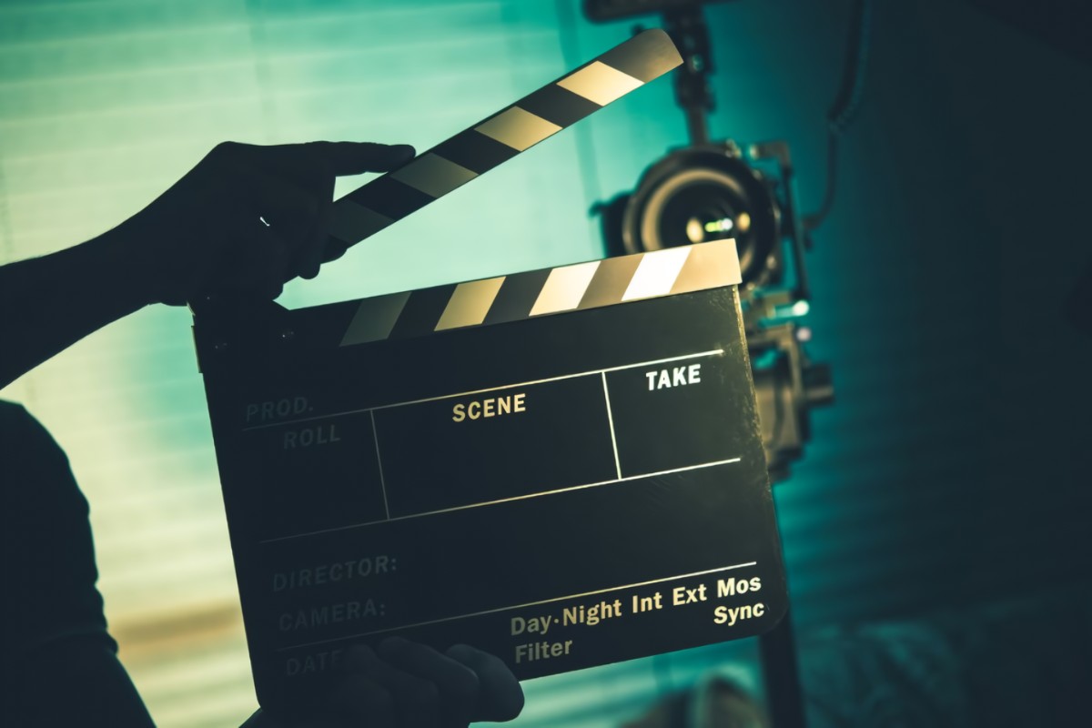 Góc quay đóng vai trò rất quan trọng trong việc tạo nên cảm xúc và ý nghĩa của cảnh Góc quay đóng vai trò rất quan trọng trong việc tạo nên cảm xúc và ý nghĩa của cảnh