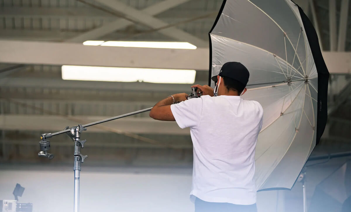 Có nhiều phụ kiện đi kèm cùng C Stand giúp sử dụng được trong nhiều việc Có nhiều phụ kiện đi kèm cùng C Stand giúp sử dụng được trong nhiều việc