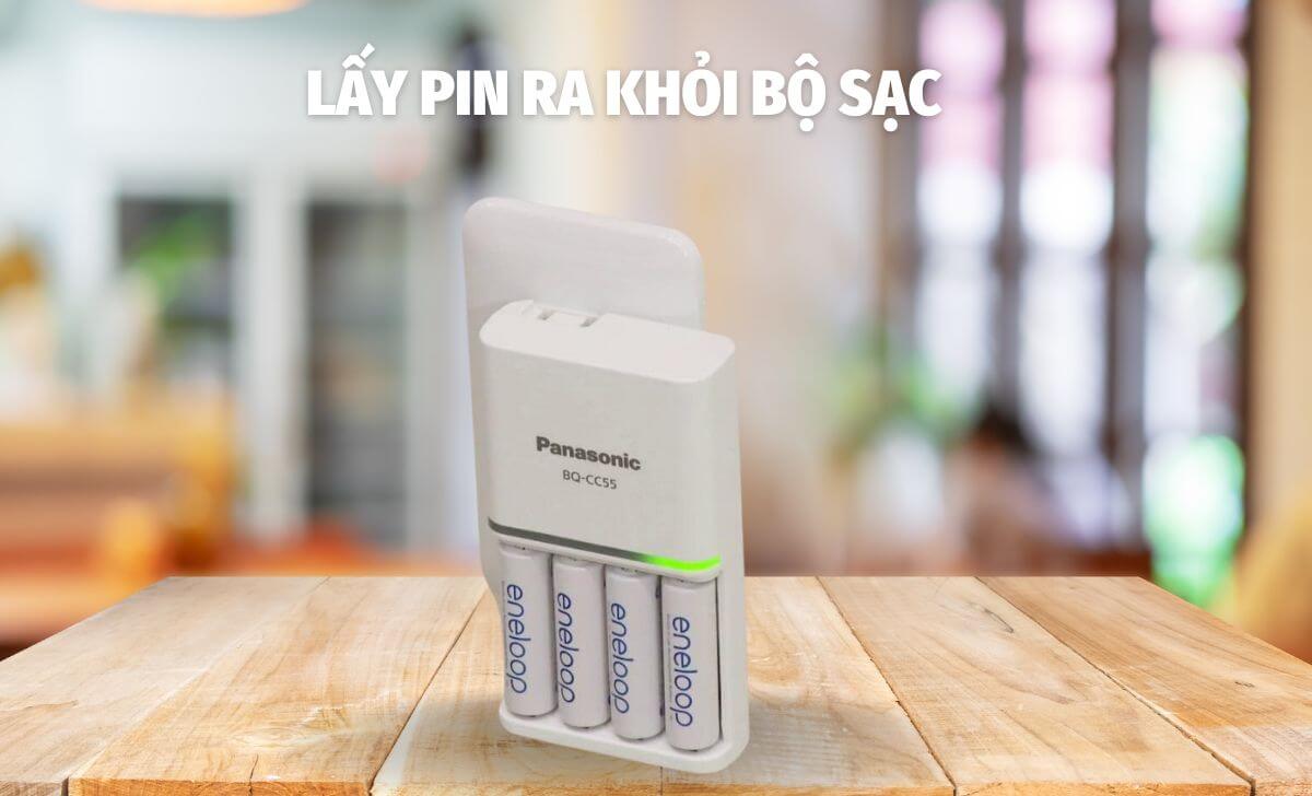 Khi pin đã được sạc đầy, hãy rút phích cắm của bộ sạc khỏi ổ điện Khi pin đã được sạc đầy, hãy rút phích cắm của bộ sạc khỏi ổ điện